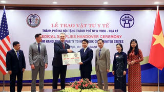 Hà Nội tặng 150 nghìn khẩu trang cho New York