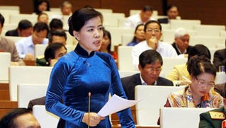 Đại biểu Quốc hội thẳng thắn chỉ ra hiện tượng "cửa sau" trong chọn sách giáo khoa mới