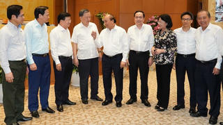 Phấn đấu tăng trưởng kinh tế, Thủ tướng dặn phải làm tốt việc bảo hộ công dân