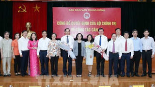 Trao quyết định giữ chức Phó Trưởng ban Dân vận Trung ương cho ông Nguyễn Hồng Lĩnh