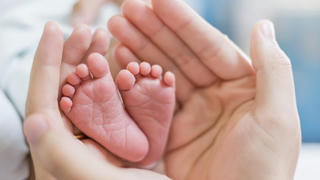 Chỉ bằng 1 giọt máu đầu đời, cha mẹ cho con cả “bầu trời” sức khỏe trong tương lai