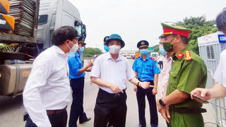 Chủ tịch Hà Nội chỉ đạo phương án thông xe ‘luồng xanh’ nhanh nhất