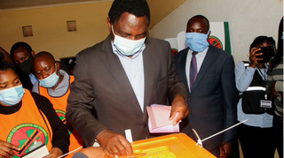 Lãnh đạo đối lập Hichilema tạm dẫn đầu cuộc bầu cử Tổng thống Zambia