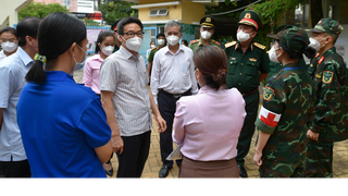 Phấn đấu từng bước mở lại các hoạt động sản xuất, kinh doanh bên trong thành phố