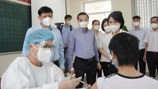 Người dân Hà Nội đồng thuận quan điểm “vaccine tốt nhất là vaccine được tiêm sớm nhất”
