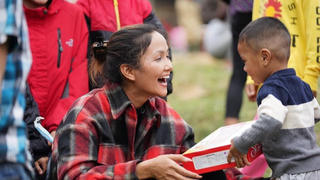 Hoa hậu H’Hen Niê – 'Viên ngọc trai đen' yêu thiện nguyện
