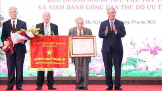 Chủ tịch nước trao danh hiệu AHLLVT cho Đoàn Thanh niên cứu quốc thành Hoàng Diệu 