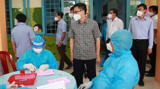 Cần Thơ, Đồng Tháp phải tiêm vaccine nhanh nhất cho tất cả người trên 18 tuổi