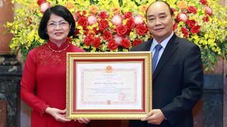Trao Huân chương Độc lập hạng Nhất cho nguyên Phó Chủ tịch nước