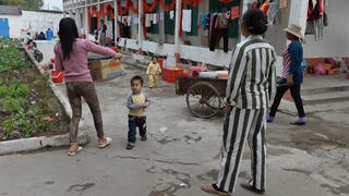 Trẻ dưới 36 tháng tuổi ở cùng mẹ trong trại giam được cấp thẻ bảo hiểm y tế