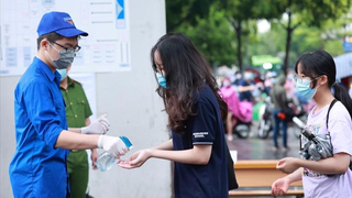 Thủ tướng yêu cầu xem xét mở cửa trường học trở lại sớm nhất sau Tết Nguyên đán
