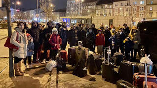 Nhanh chóng, kịp thời đưa người Việt tại Ukraine về nước