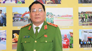 Khiển trách tướng Hồ Thanh Đình do liên quan đến giảm án cho Phan Sào Nam