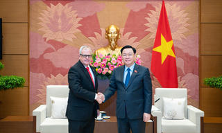 Củng cố, tăng cường mối quan hệ mẫu mực, thủy chung giữa Việt Nam – Cuba