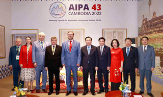 Chủ tịch Quốc hội Vương Đình Huệ gặp nhiều lãnh đạo cấp cao tại AIPA 43