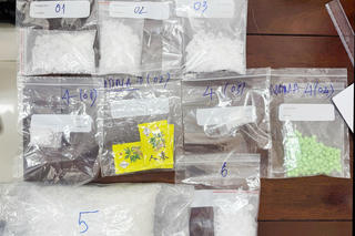 Hải quan Mộc Bài bắt giữ gần 2kg ma túy giấu trong ba lô hành lý