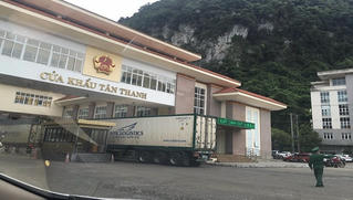 Lượng xe thông quan qua cửa khẩu Tân Thanh rất thấp 