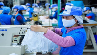 Cách nào để doanh nghiệp dệt may an toàn vượt “bão Covid"?