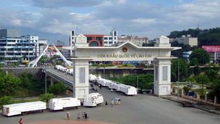 Trung Quốc “siết” nhập cảnh biên giới, nông sản Việt lại lo…