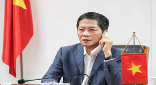 Khôi phục thời gian thông quan hàng hóa biên giới Việt -Trung sau cuộc điện đàm của Bộ trưởng Công Thương 