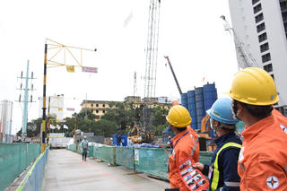 EVNHANOI tăng cường bảo vệ hành lang an toàn lưới điện