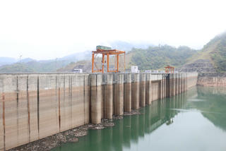 Thủy điện cạn nước, hệ thống điện quốc gia gặp khó