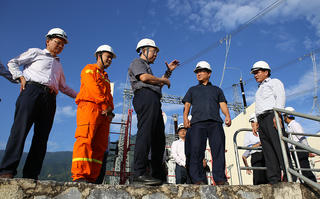 Tổng giám đốc EVNNPT kiểm tra công tác vận hành tại Truyền tải điện Tây Bắc 2