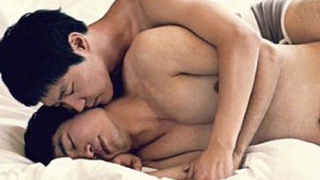Nam sinh suýt mất “cái ngàn vàng” vì bạn đồng tính chuốc rượu