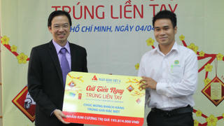 VietABank trao nhẫn kim cương cho khách hàng 