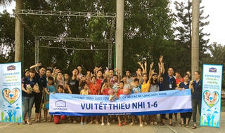 Vui tết Thiếu nhi cùng trẻ em làng hữu nghị Việt Nam