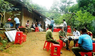 Giết hại hai vợ chồng, cướp đôi bông tai rồi tự cứa cổ tự tử