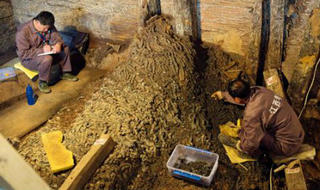 Hoa mắt với kho báu chấn động trong lăng mộ Xương Ấp Vương