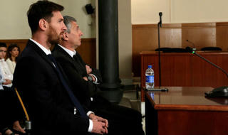 Vì sao danh thủ Lionel Messi phải nhận 21 tháng tù?