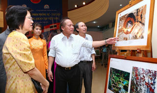 Triển lãm Ảnh và Phim phóng sự cộng đồng ASEAN tại Việt Nam