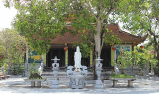 Linh ứng lạ kỳ ở ngôi chùa nằm trên 'rốn rồng'