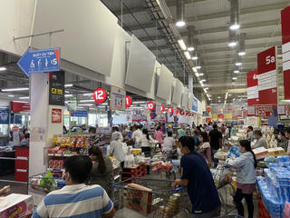 Người dân lo lắng tích trữ lương thực, liệu có cần thiết?