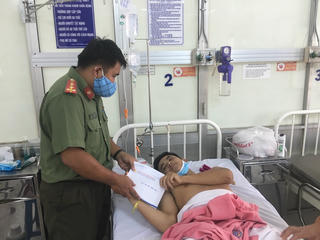 Đoàn Thanh niên Công an Đồng Nai trao tặng 65 triệu đồng cho chiến sỹ dũng cảm bị trọng thương khi làm nhiệm vụ