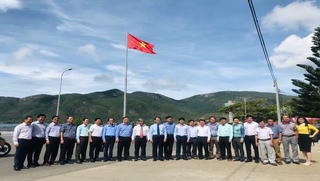 Bàn giao công trình cột cờ Tổ quốc huyện Côn Đảo