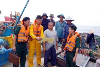 Xử lý nhiều phương tiện vi phạm hành lang an toàn các công trình dầu khí trên biển