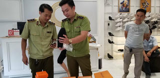 Đồng Nai: Thu giữ hàng trăm sản phẩm thời trang có dấu hiệu giả mạo thương hiệu