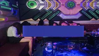 Phát hiện nhiều tiếp viên thoát y trong quán karaoke ở Đồng Nai