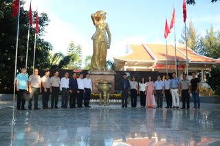 Thứ trưởng Bộ Tư Pháp Nguyễn Thanh Tịnh dâng hương, tri ân các anh hùng liệt sĩ