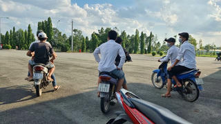 Hàng chục 'quái xế' tụ tập đua xe tại nghĩa trang liệt sĩ tỉnh Đồng Nai