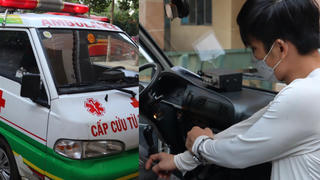 Tàng trữ ma tuý trên xe cấp cứu để... đi giao hàng cho người thân