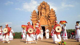 Đồng bào Chăm tại Bình Thuận được nghỉ 3 ngày đón Tết KaTê 