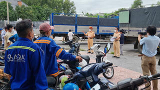 Người dân Miền Tây được Bà Rịa – Vũng Tàu hỗ trợ tiền và xe đưa về quê