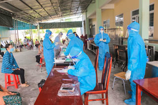 Bình Dương nghiêm cấm thu tiền xét nghiệm người đi tiêm vaccine 