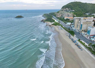 Người dân Vũng Tàu được phép tắm biển, đánh golf trở lại