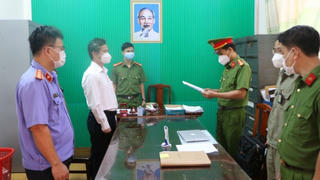 Khởi tố, tạm giam giám đốc và nguyên giám đốc TTGDTX tỉnh Bình Phước