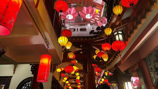 TPHCM thả hoa đăng tưởng niệm người mất vì COVID-19